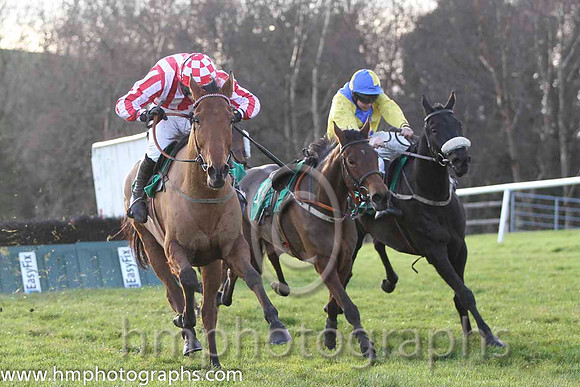 01 Allez Vic & B Hayes - winners (3, red and white stripes ) & 02 Redclue & A E Lynch - 2nd (10, royal blue & yellow diabolo) - FT8E1290-33