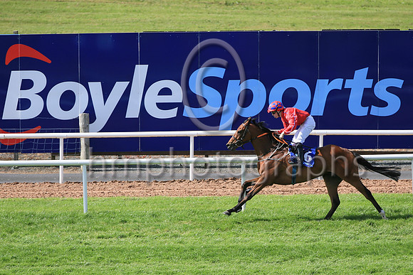 01st Urban Oasis (6 red, blue seams ) Jockey: Jamie Powell7 , Trainer: John James Feane