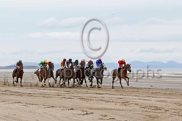 Smoky Cloud in the lead, Winner, Jockey D E Mullins -FT8E4089-e3