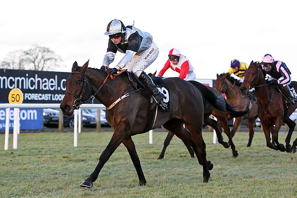 Caheronaun 5th, Jockey Miss N Carberry - FT8E0020-e