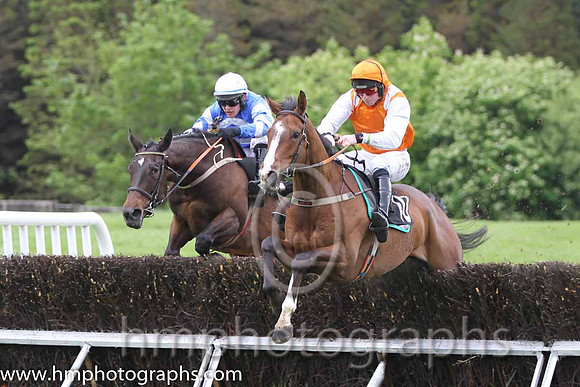 01 KnockYourSocksOff & J J Codd - winners (10, orange, white epaulettes ) - FT8E6669-40