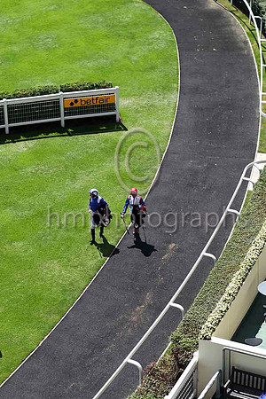 R1 - Paul Hanagan & Frankie Dettori in the Parade Ring at Ascot - IMG_9862-e