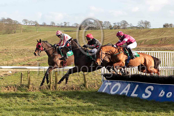 Sky Pilot (6 white red striped sleeves) & B J Cooper - 2nd,  Paddysparks ( 4 black large red spots) & D J Howard - 7th & Undone (8 Maroon white star) & M N Doran - Winner - CU2D0465-e