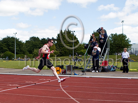Jason Smith of City of Derry Spartans crosses the line to break the NI 100m record in 10:32 seconds - FT8E0656-e3a4j