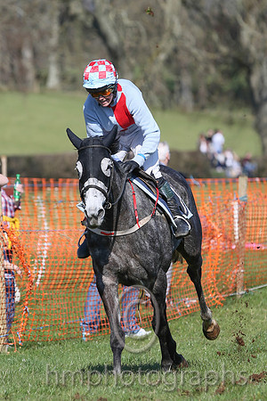 01st - Carrigeen Acebo (1)  Ms L Lalor - Trainer: R H Lalor - light blue  red qtrd