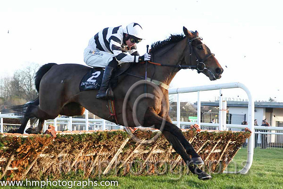 12 Bumbee & S McDermott - 12th (2, white and black hoops) - CU2D9852-68