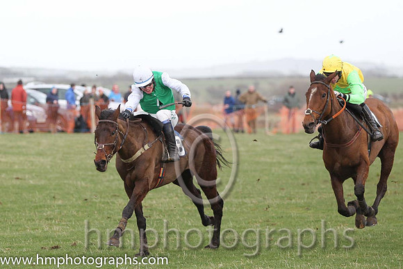 04 Sawel & P E Turley - 4th (18, green, white plain sleeves ) & 03 The Bosses Sister & Derek O'Connor - 3rd (21, yellow, green star ) - FT8E3231-70