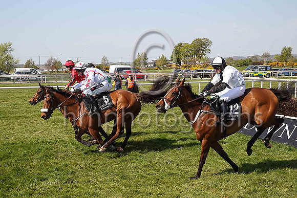PU Hatch Hall and B T O?Connell ( 5 , white, red seams ) Trainer - K Thornton , Owner - Gary Ryan