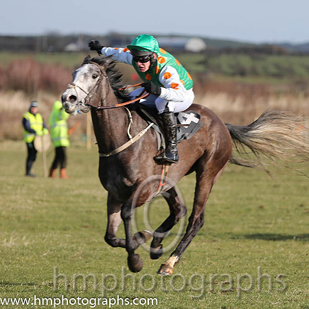 01 Monbeg Rose  R James - Trainer : Donnchadh Doyle, Green, orange spots