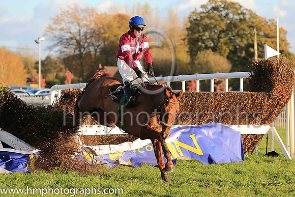 06th Net D'ecosse and Paul Townend ( 5 , maroon, white star, blue cap) Trainer - N Meade , Owner - Gigginstown House Stud