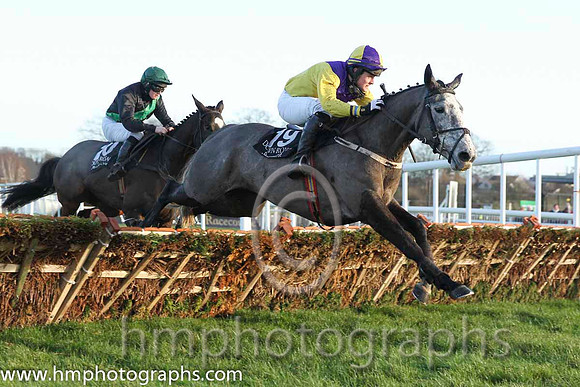10 Without Wings & Miss R Blackmore - 10th (20, black, emerald green sash) & 09 Whinstone Dani & R P Treacy - 9th (19, purple and yellow diabolo) - CU2D9839-57