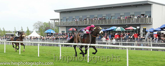 01 Officer Cadet & Ms N Carberry - winners (8, maroon, white star) - CU2D1845-26