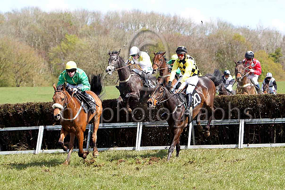 DreamsOfTheTheatre (13 white and yellow qtrs) & B O'Neill - winner - FT8E2217-e