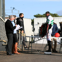 01st Tullybeg and D N Russell ( 2 , green and white chevrons ) Trainer - G Elliott , Owner - Noel Moran  Mrs Valerie Moran