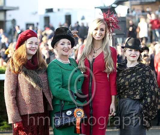 Rosanna Davidson - Former Miss World (3rd from left) and finalists and judges in the Best Dressed Lady Competition - FT8E7083-e2