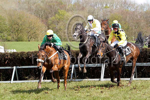 DreamsOfTheTheatre (13 white and yellow qtrs) & B O'Neill - winner - FT8E2218-e