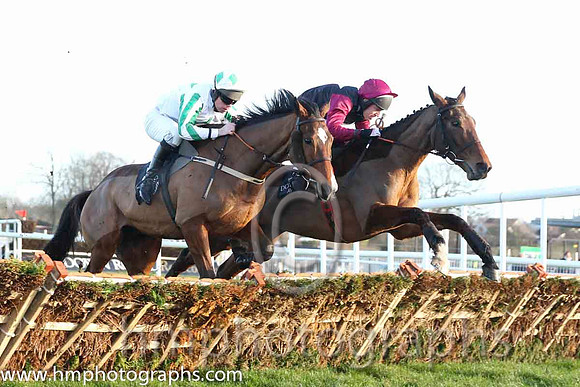11 Isle View & B M Cash - 11th (5, white, emerald green star) & 13 SunsetsToRise & J S McGarvey - 13th (13, black, white star, maroon sleeves) - CU2D9847-63