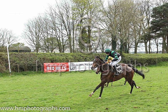 01st YEAH MAN and J W Hendrick ( 45 , BLACK,emerald green epaulettes; black  emerald green hooped sleeves; black  emerald green hooped cap ) Trainer: Cormac Doyle , Owner : Partnership Monbeg Farm Rac