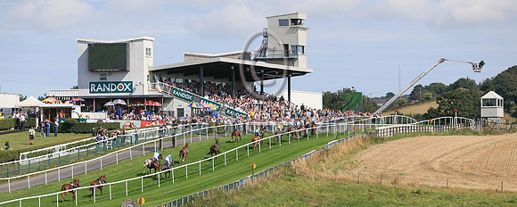 Riderless horses in first race