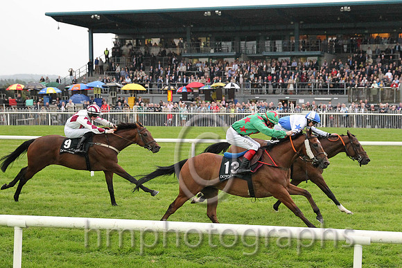 01st Scenic Star ( 6 , royal blue  white qtrd ) and G.J. Phillips - Trainer : Gavin Cromwell - Owner : Eugene A. Bourke