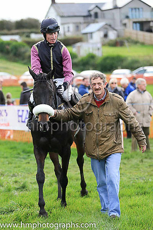 01st HIDE THE BISCUIT and J C Barry ( 1 , BLACK,yellow seams; mauve sleeves; black cap,yellow star ) Trainer: Mervyn Torrens,, Owner : Anne Torrens
