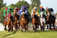 Benificialhussey (4th from the left purple hat) in the lead - FT8E1018-e