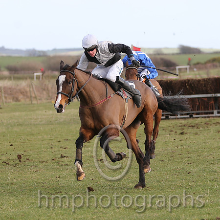 01 Ballyarthur  Derek O'Connor - Trainer : Colin S McKeever, Black and white qtrd