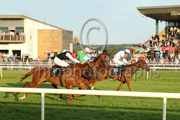 01st Starlight Rose (10 , white, yellow star ) Jockey: W Joyce(7) , Trainer: Thomas Dowling