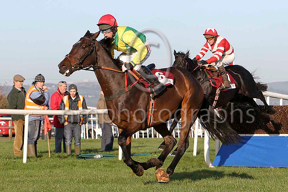 Sizing Europe , 2nd - Jockey A E Lynch & The Nightingale , 3rd - Jockey P Carberry - - FT8E6994-e