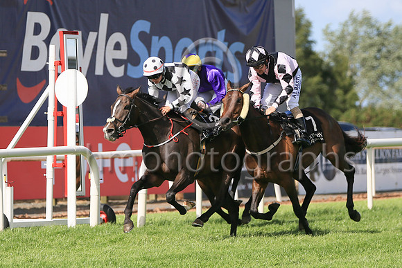 01st Wild Shot (3 black and white diamonds ) Jockey: Siobhan Rutledge5 , Trainer: John C McConnell