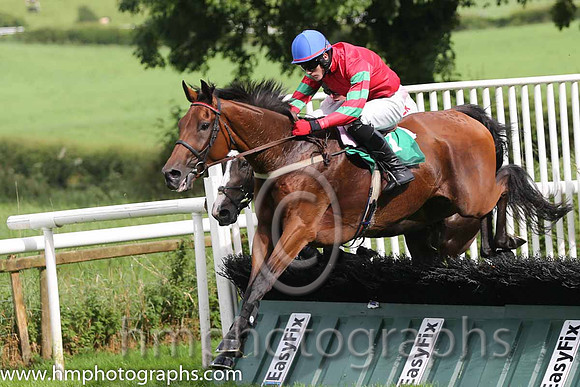 01 Wandering Aengus & S A Shortall - winners (1, red, green and red hooped sleeves) - AA1V0830