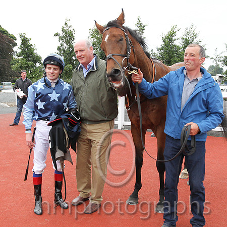 01st Downforce ( 2 , dark blue, light blue stars ) and D.P. McDonogh - Trainer : W. McCreery - Owner : Mrs A.M. Burns