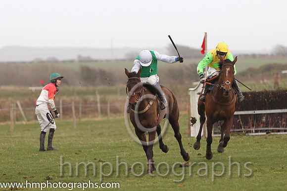 04 Sawel & P E Turley - 4th (18, green, white plain sleeves ) & 03 The Bosses Sister & Derek O'Connor - 3rd (21, yellow, green star ) - FT8E3230-69