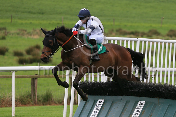 01st WILD SHOTand S. Fitzgerald (5) ( 1 , White and black diamonds ) Trainer - JOHN MCCONNELL , Owner - Cathal McGuckin
