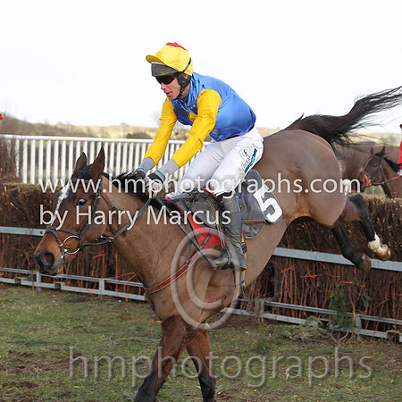 01 Muirhead  Derek O'Connor - Trainer : S R B Crawford, Blue, yellow diamond