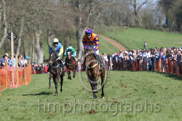 01st - Mia's Storm (1)  N McParlan - Trainer: S R B Crawford - orange, purple star