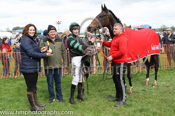 01st YEAH MAN and J W Hendrick ( 45 , BLACK,emerald green epaulettes; black  emerald green hooped sleeves; black  emerald green hooped cap ) Trainer: Cormac Doyle , Owner : Partnership Monbeg Farm Rac