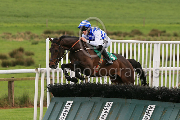 01st BUILDING BRIDGESand Mr O. McGill (7) ( 4 , blue and white check ) Trainer - GARY MCGILL , Owner - Taphouse Syndicate