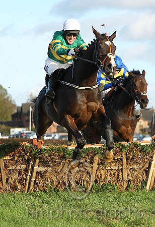 01 Jezki & A P McCoy - winner (1,emerald green and orange hooped ) - CU2D8985-2-2