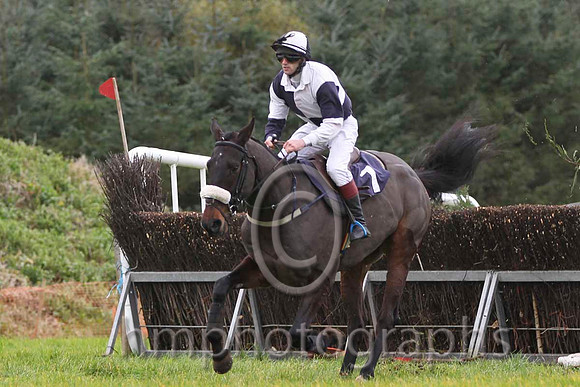 04 Belmount & R Guiney - 4th (1, black and white qtrd ) - FT8E0570-17