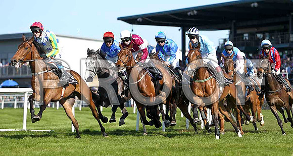 Watchmetail - 4th, Jockey Mr J T Carroll in the lead - FT8E2259-e2
