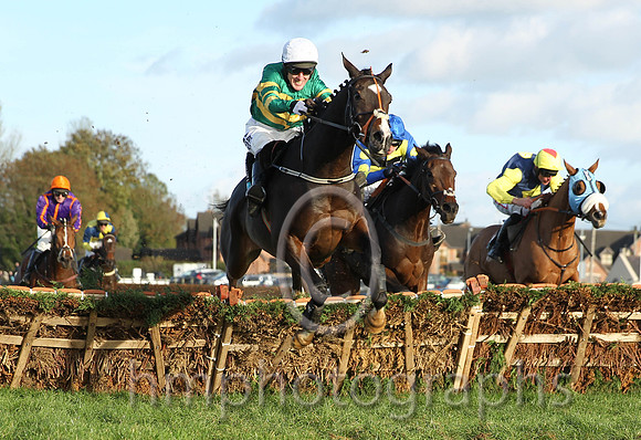 01 Jezki & A P McCoy - winner (1,emerald green and orange hooped ) - CU2D8985-2