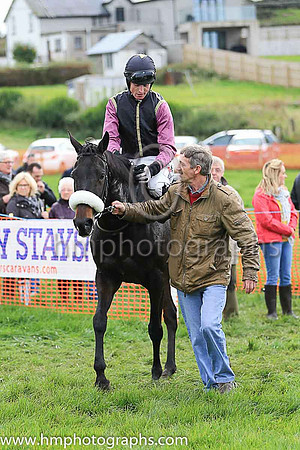 01st HIDE THE BISCUIT and J C Barry ( 1 , BLACK,yellow seams; mauve sleeves; black cap,yellow star ) Trainer: Mervyn Torrens,, Owner : Anne Torrens