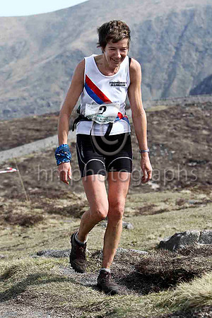 Jane Leonard - Todmorden Harriers - 115th , 18th woman in 3.22.29 - FT8E1807-e