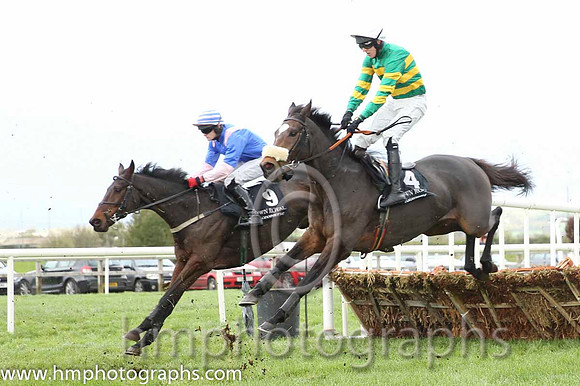 09 Abou Ben & K C Sexton - Fell (9, royal blue, pink epaulettes) & 03 Thomas Edison & M P Walsh - 3rd (4, emerald green and orange hooped) - CU2D9360-10