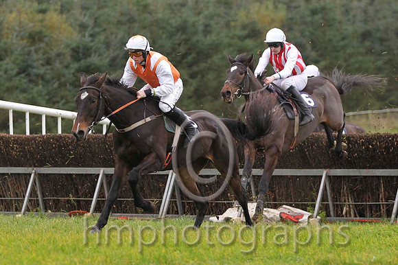 09 SevenBalls of Fire & J J Codd - Fell (15, white, red sash) & 03 Whitsundays & M J O'Hare - 3rd (16, white and red stripes) - FT8E0559-7