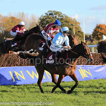01st Valseur Lido and R Walsh ( 7 , maroon, white star, blue cap ) Trainer - H de Bromhead , Owner - Gigginstown House Stud
