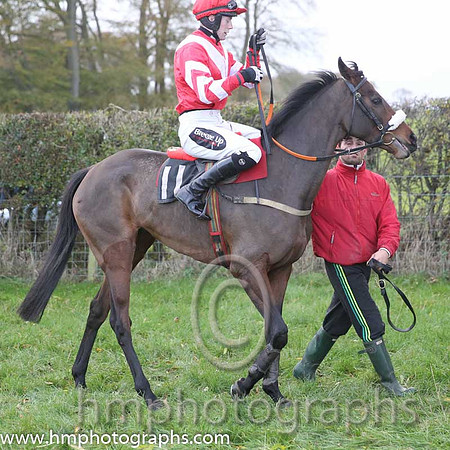 05 Nells apache and R James - - 05th (14 ,white and dark green halvd ) Trainer - Donnchadh Doyle