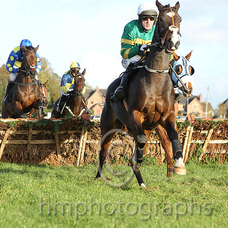 01 Jezki & A P McCoy - winner (1,emerald green and orange hooped ) - CU2D8969-2