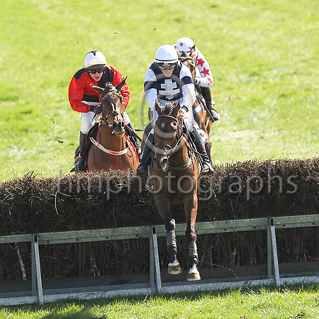 01st RATFACEMCDOUGALL and B G Crawford ( 3 , DARK BLUE,white cross of lorraine; white sleeves,dark blue armlet; white cap ) Trainer: S.R.B. Crawford , Owner : Greer Winnington